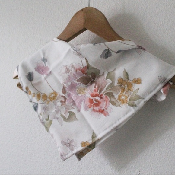 NWT HANDMADE Floral 16” x 16” Scarf #14 L987 - Picture 4 of 7